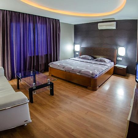 Hotrent Pechersk Lesy 20/22 키예프 외부 사진