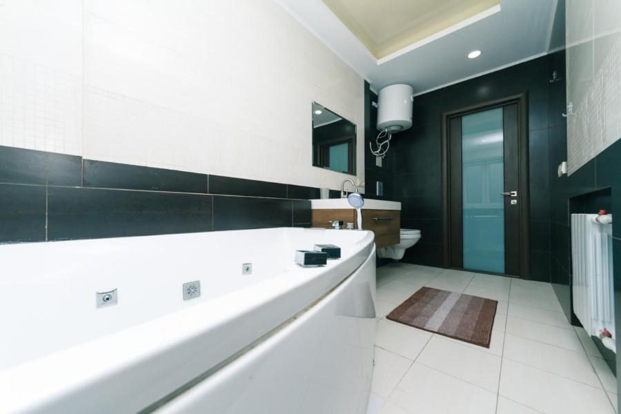 Hotrent Pechersk Lesy 20/22 키예프 외부 사진