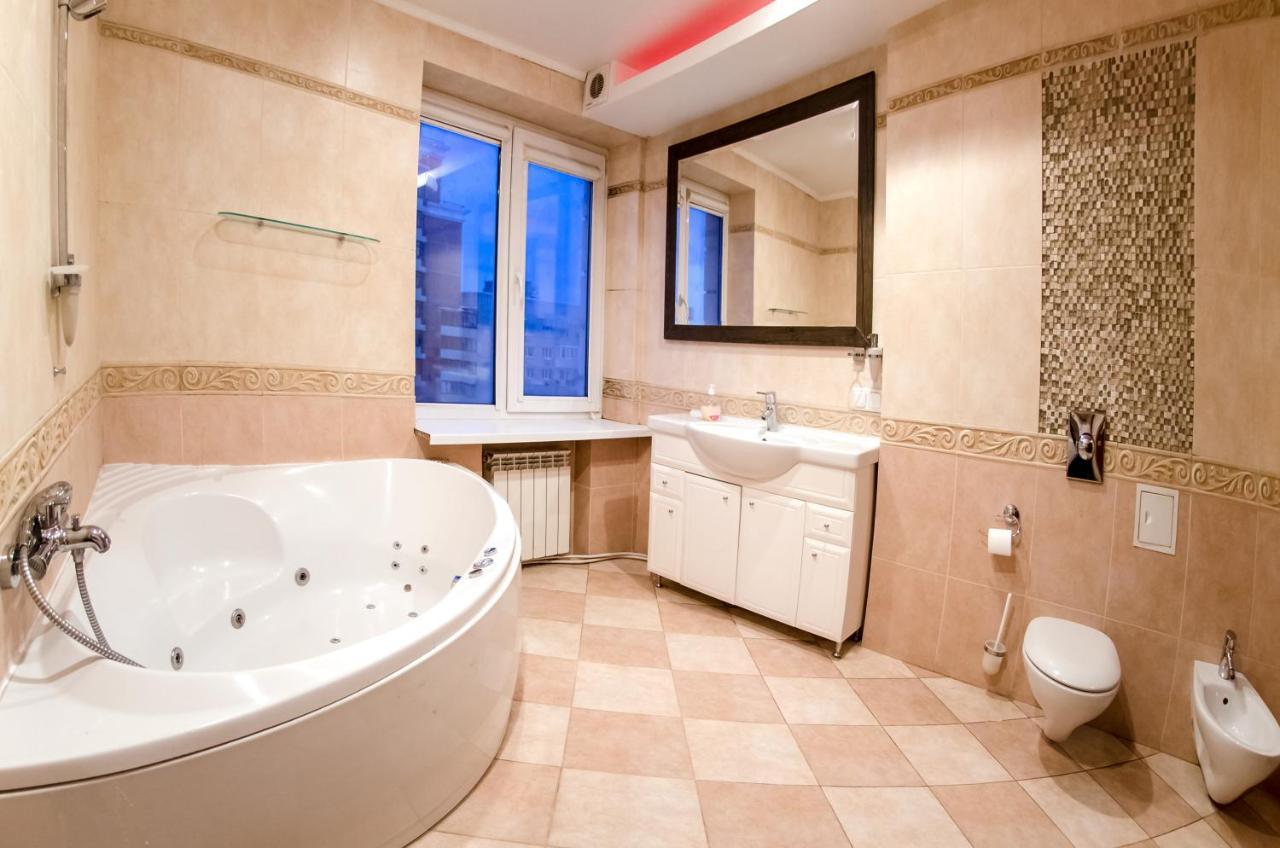 Hotrent Pechersk Lesy 20/22 키예프 외부 사진