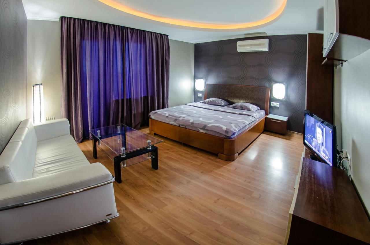 Hotrent Pechersk Lesy 20/22 키예프 외부 사진